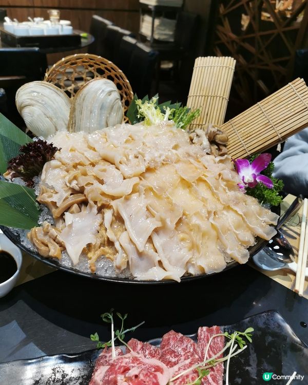 呢度嘅象拔蚌刺身呀簡直掂到不得了