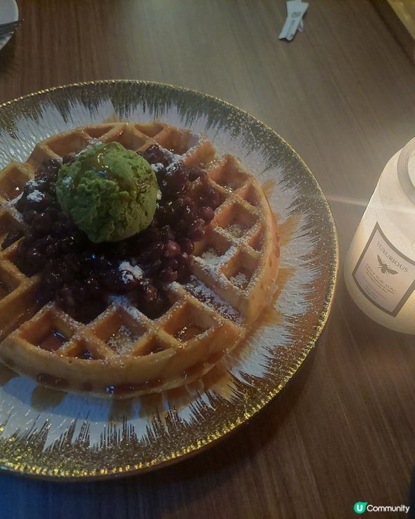 其實間餐廳幾細。主食叫左帆立貝海脆扁意粉，醬汁濃郁，甜甜地，...