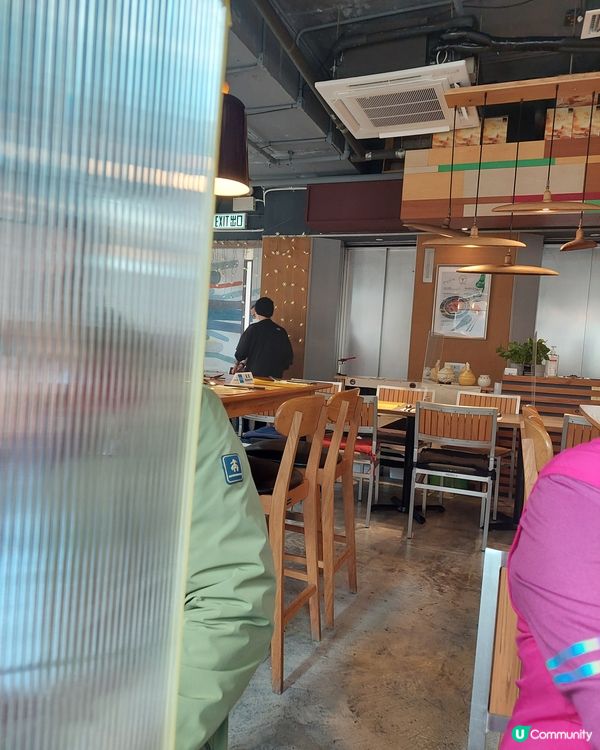 去呢間係想試佢熱門既蟹肉蟹黃油手打烏冬 😋 一望就係成碟蟹黃...