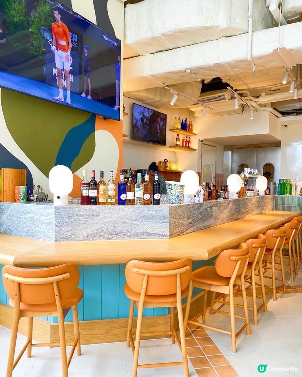 放假去咗西貢行吓，市中心有市集，好多人買海鮮、放風箏，行完去...