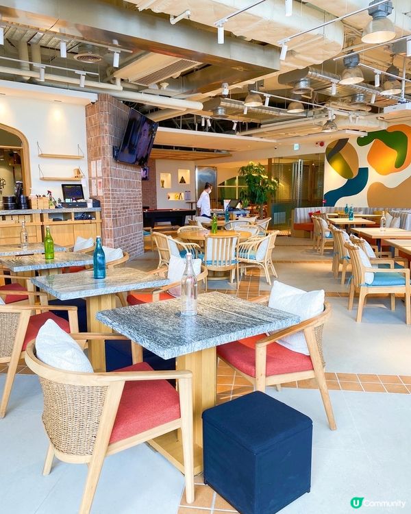 放假去咗西貢行吓，市中心有市集，好多人買海鮮、放風箏，行完去...