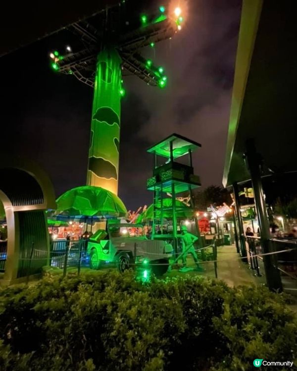 夜晚迪迪尼跳降傘著燈後好靚👍🏻同日間係兩個不同感覺☺️夜晚係...