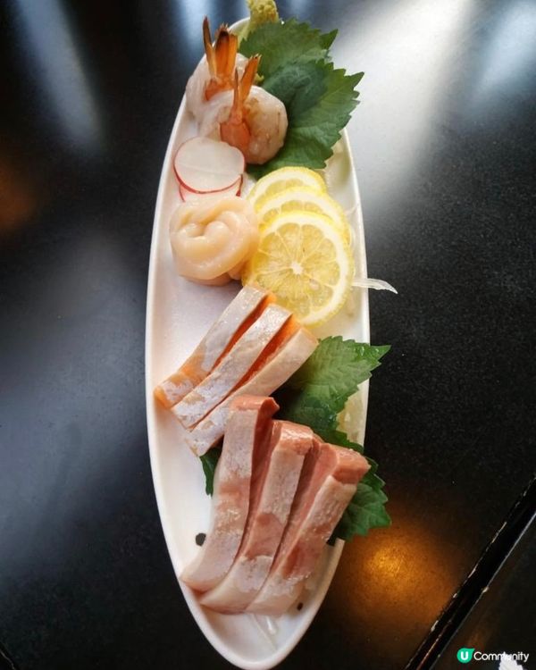 帶子,牡丹蝦,三文魚及油甘魚.4款刺身,非常肥美新鮮,配合檸...
