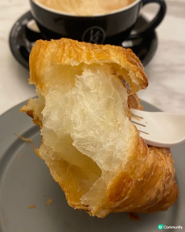 牛角包配鮮奶咖啡