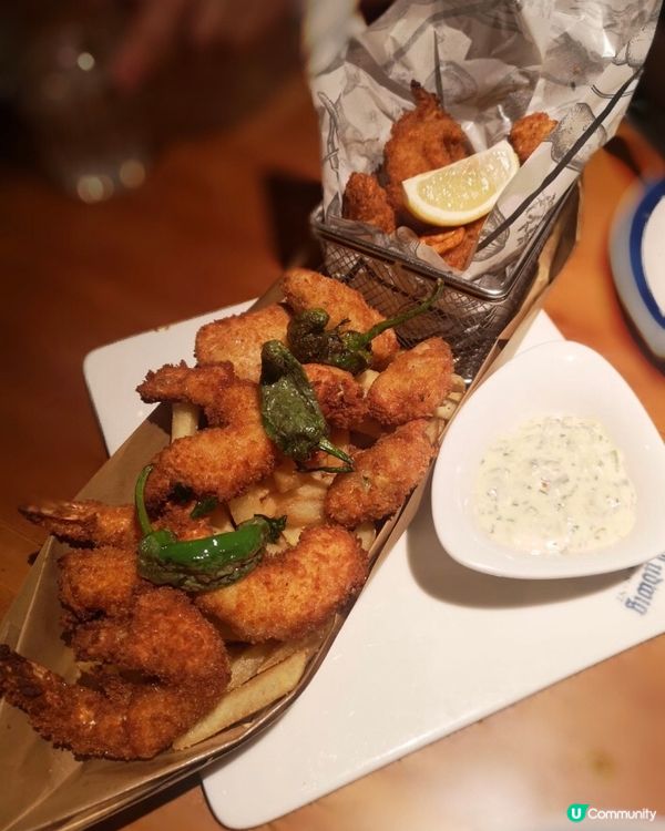 海鮮小食拼盤 脆炸魚柳 中蝦 青口 魷魚圈 仲有炸薯條配香草...