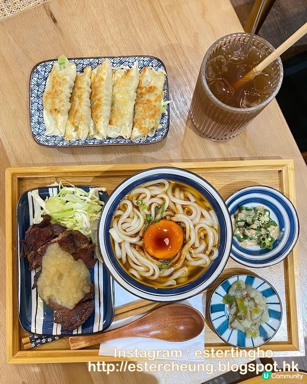 🍱 簡約木系日式料理小店