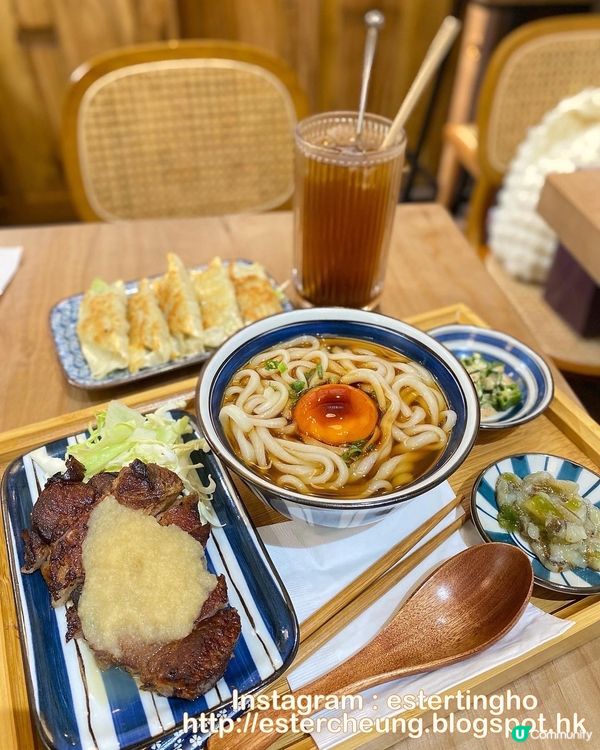 🍱 簡約木系日式料理小店