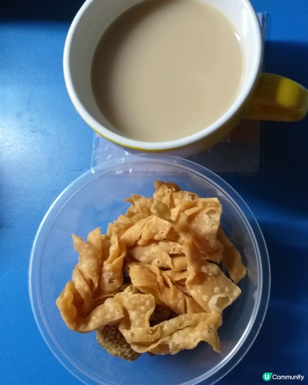 蛋散和笑口棗都是我喜愛的賀年食品，蛋散來自長洲，笑口棗在小西...