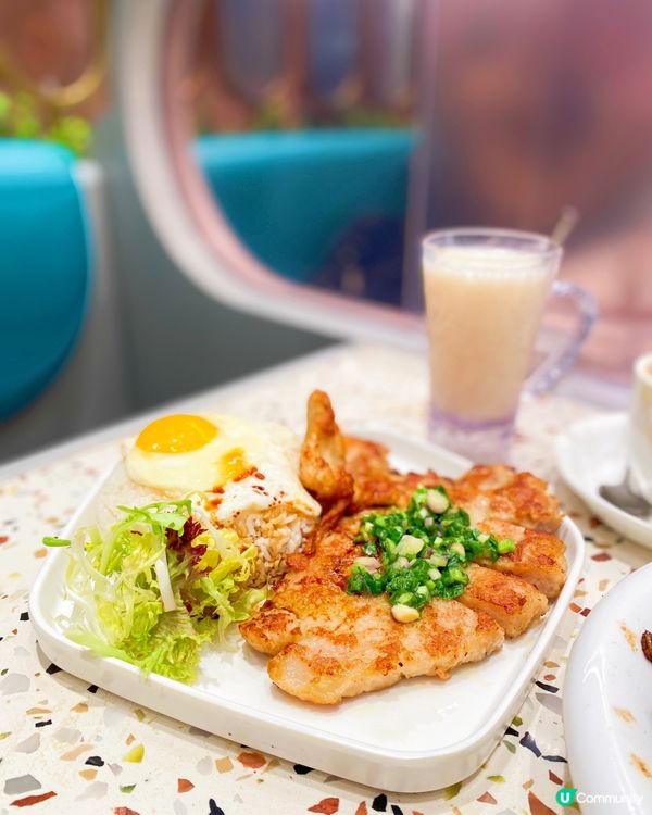 第一次食四寶食堂，而家先知咁多人鐘意食，中午12點去到就大排...