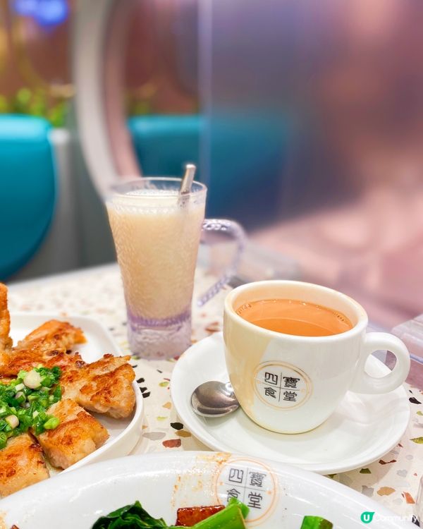 第一次食四寶食堂，而家先知咁多人鐘意食，中午12點去到就大排...