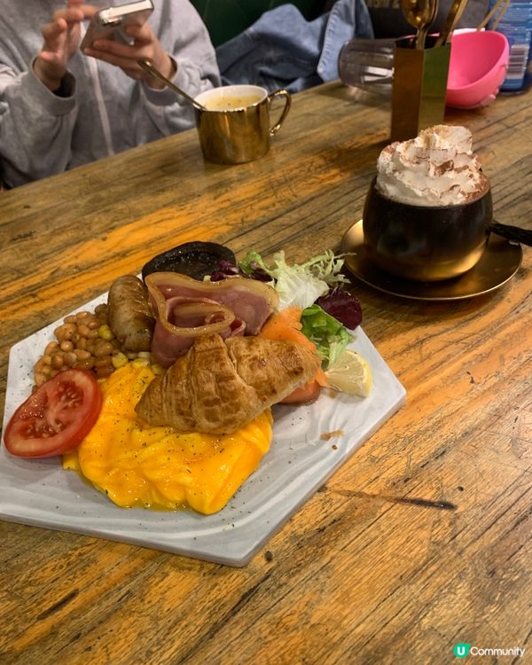 係一家大小歡度佳節既好地方 都係朋友聚首一堂既集腳點 食物種...