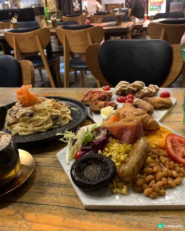 係一家大小歡度佳節既好地方 都係朋友聚首一堂既集腳點 食物種...