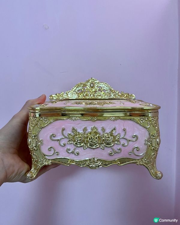 朋友送了一個化妝寶盒給我，好精美，很有迪士尼夢幻的感覺☺️