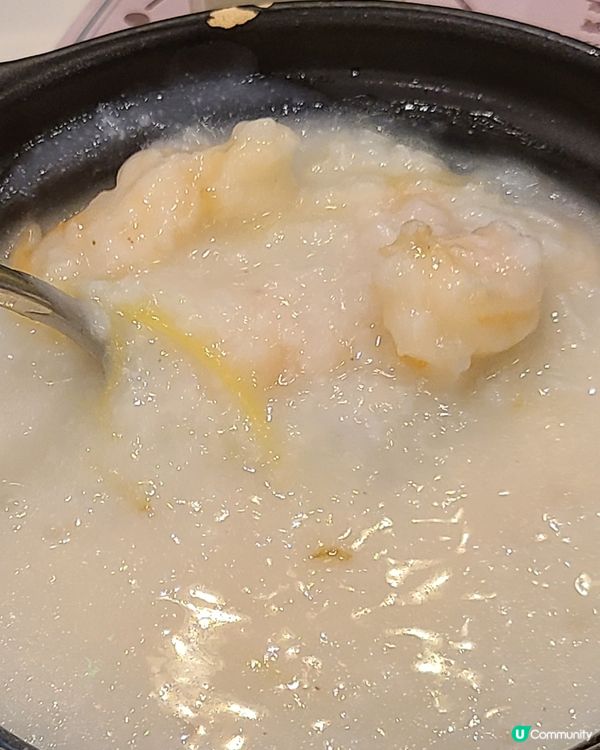 晚飯套餐有酸菜魚鍋、西蘭花炒蝦球、沙薑鷄半隻配白飯、紅豆沙，...