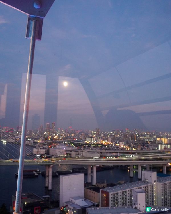 【乘坐摩天輪從高空欣賞大阪港】