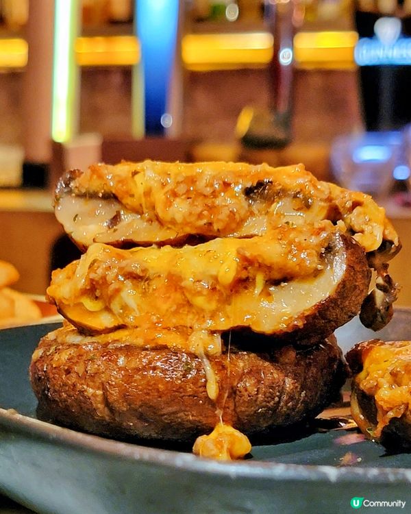 發現咗呢間抵食酒吧，happy hour時段(4-8pm )...