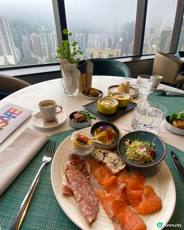 開揚的環境 精緻的四道菜半自助早午餐