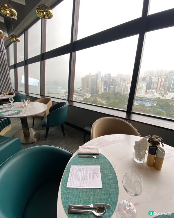 開揚的環境 精緻的四道菜半自助早午餐