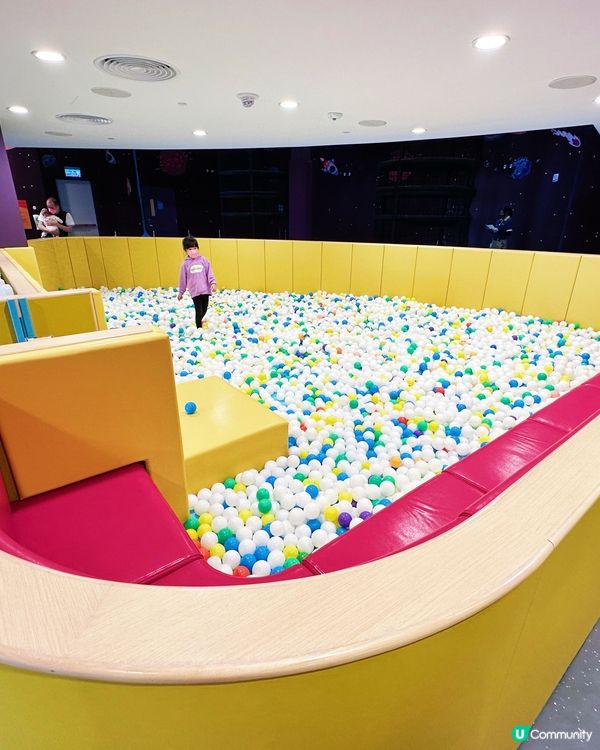 玩足全日室內遊樂場。新濠影滙「滿紛樂園」