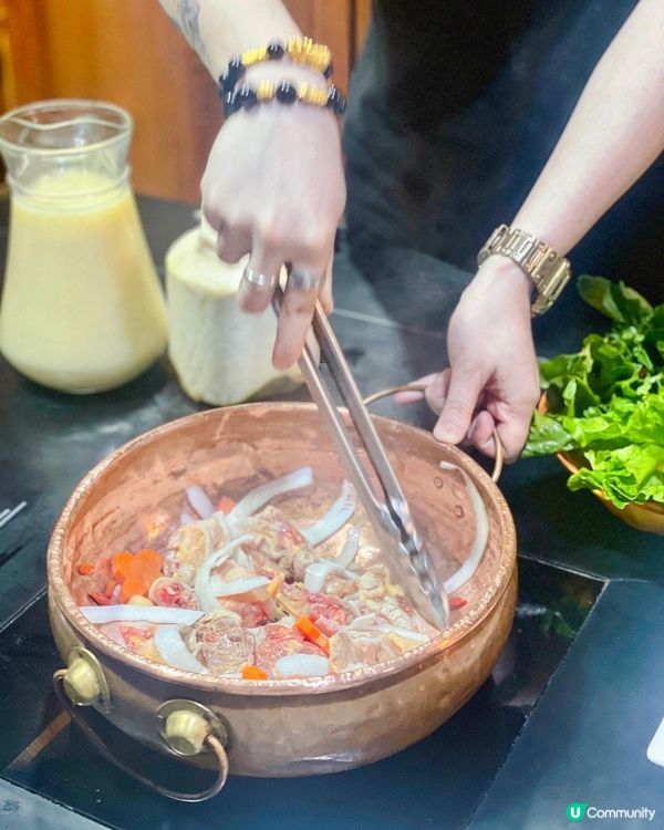 冬天打邊爐最鍾意揀個夠滋潤又清甜嘅湯底🥳胡爐嘅湯底好正。打邊...