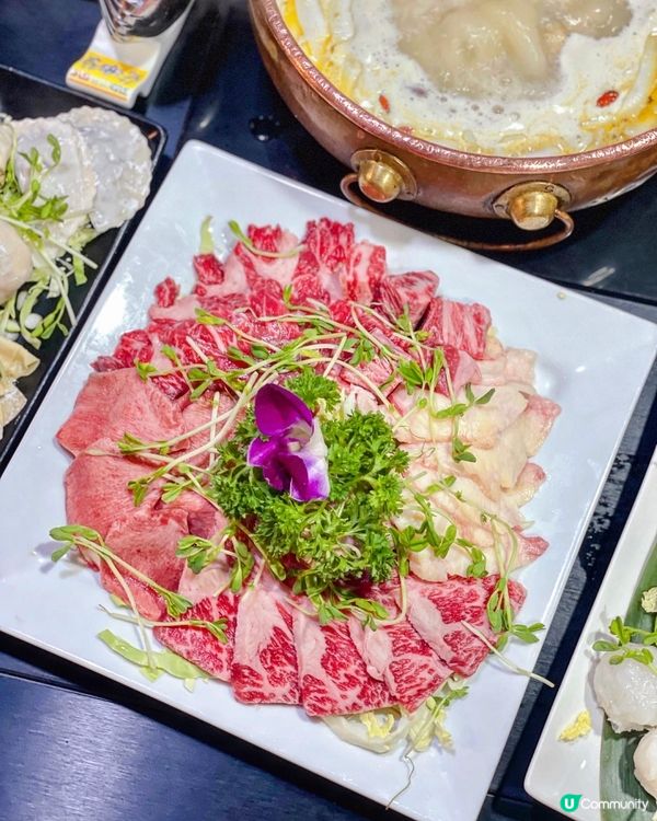 冬天打邊爐最鍾意揀個夠滋潤又清甜嘅湯底🥳胡爐嘅湯底好正。打邊...