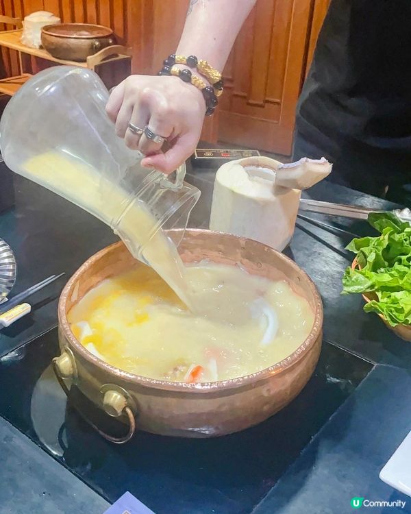 冬天打邊爐最鍾意揀個夠滋潤又清甜嘅湯底🥳胡爐嘅湯底好正。打邊...