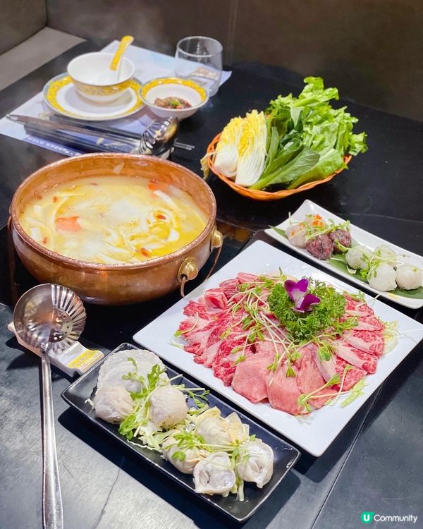 冬天打邊爐最鍾意揀個夠滋潤又清甜嘅湯底🥳胡爐嘅湯底好正。打邊...