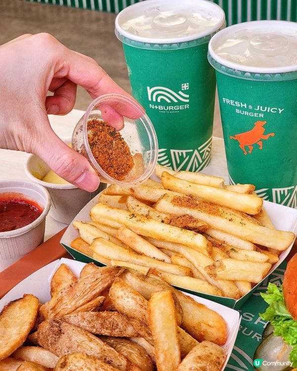 行開灣仔見到間好靚既新漢堡包店，墨綠色復古裝修好有格調，咁岩...