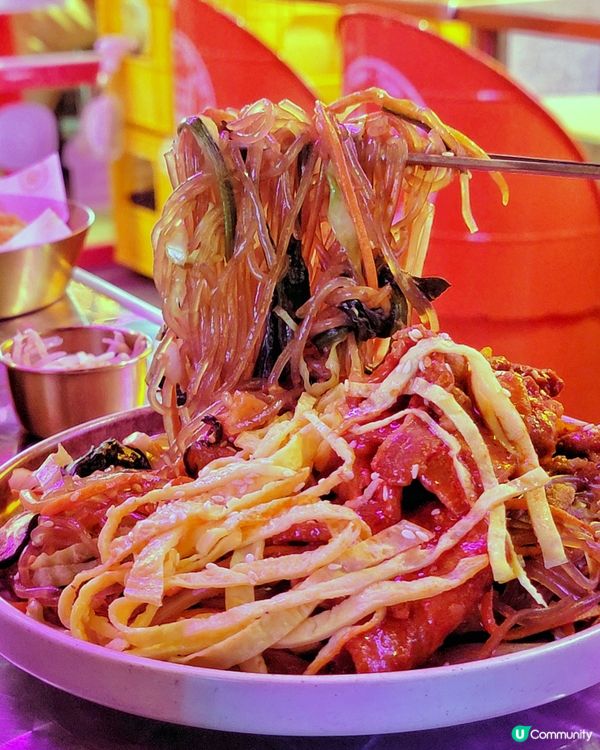 黎咗呢間位於大角咀嘅人氣韓國菜，店面裝修充滿韓國地道大排檔風...