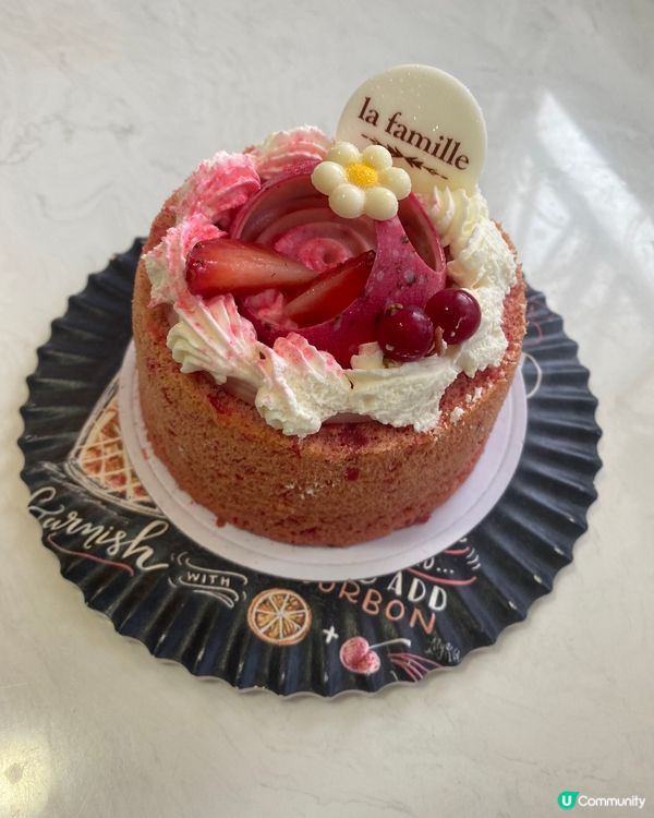 甜品種類繁多，呢款蛋糕又靚又好食，仲要非常適合打卡呢😘