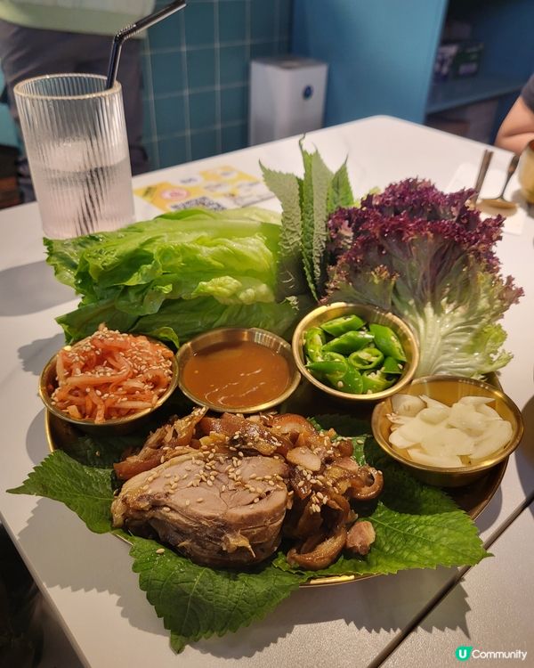 在韓式浴池內吃晚餐