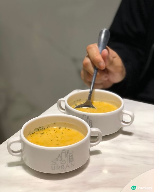 近年嚟貓貓cafe越黎越多，但係呢間除咗有貓貓陪人玩之外，仲...