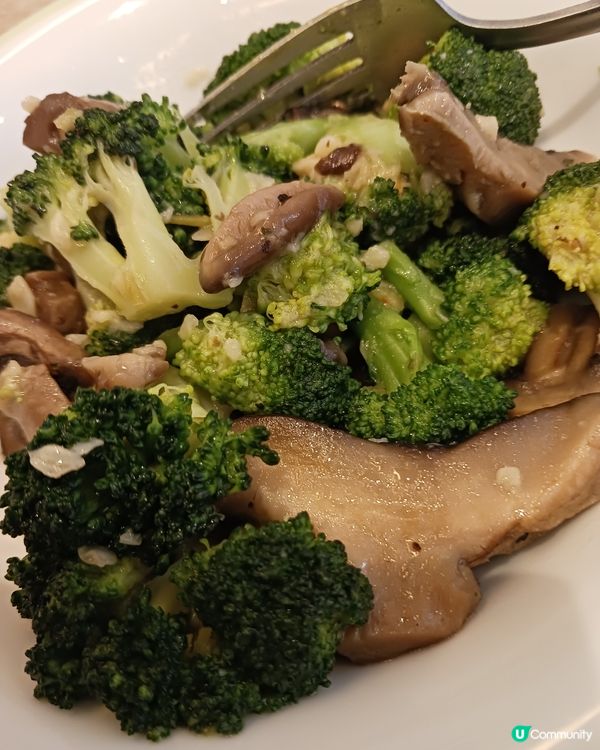 香蒜辣汁野菌西蘭花及沙律