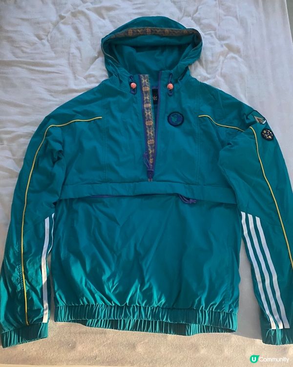 Adidas 聯乘山系風褸