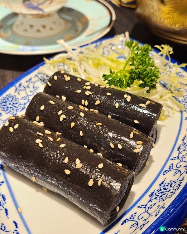 位於元朗yohomall 的念川居，環境優雅舒適，由餐館的裝...