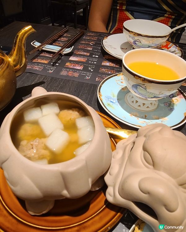 位於元朗yohomall 的念川居，環境優雅舒適，由餐館的裝...