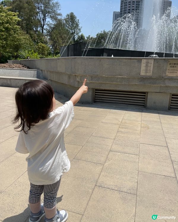 假日漫遊在「鬧市綠洲」中，陪伴著她尋找簡單至真的快樂 #生活...