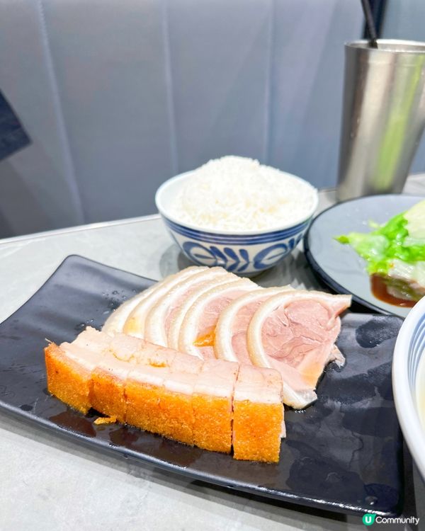 登龍街好多嘢食，平時食日本菜多，但原來呢到有間港式燒鵝店，抵...