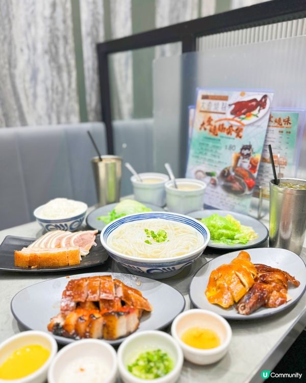 登龍街好多嘢食，平時食日本菜多，但原來呢到有間港式燒鵝店，抵...