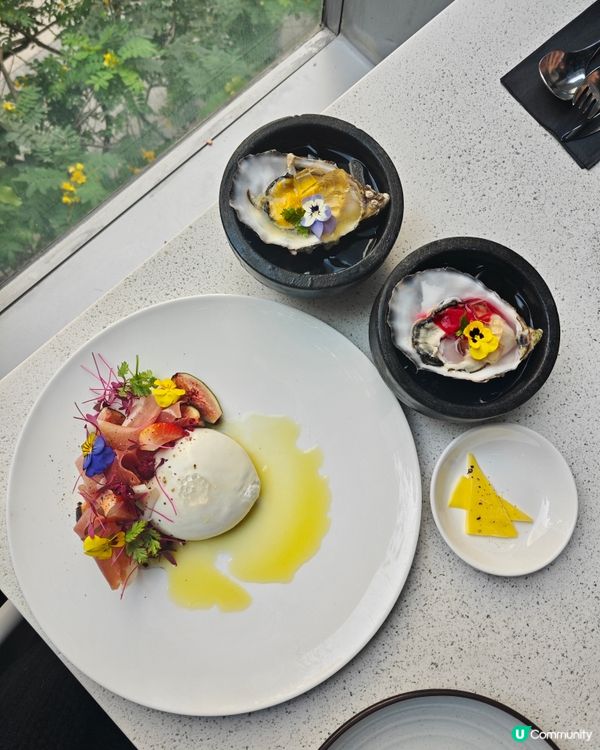 藏在尖沙咀K11購物藝術館裡的一間西餐廳💗這裏把美食融入藝術...