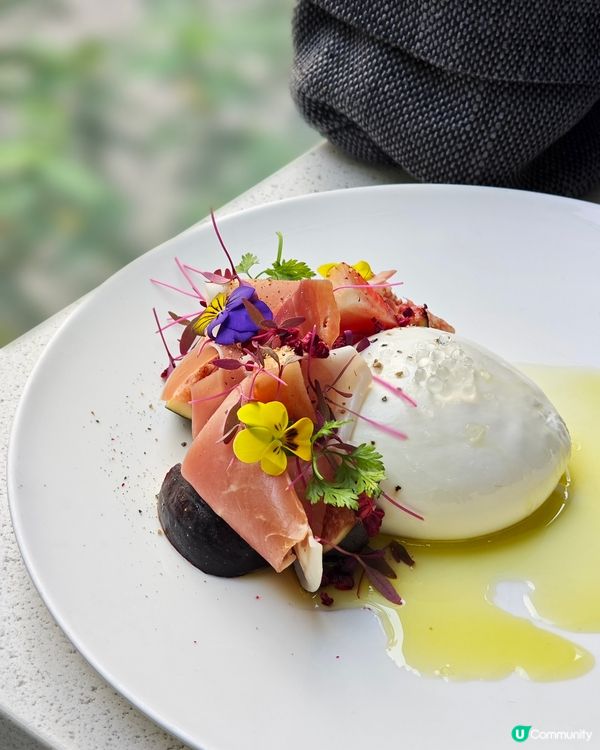 藏在尖沙咀K11購物藝術館裡的一間西餐廳💗這裏把美食融入藝術...