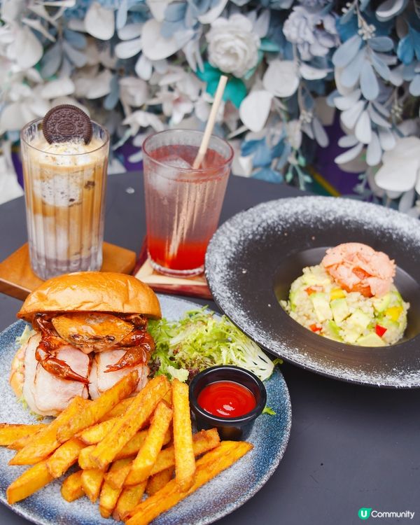 勁靚藍白花花牆