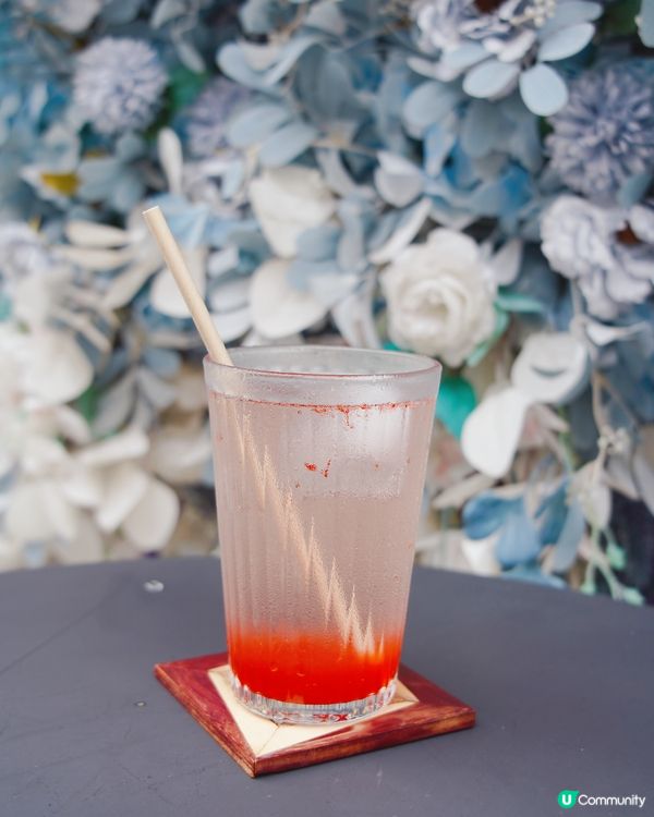 勁靚藍白花花牆