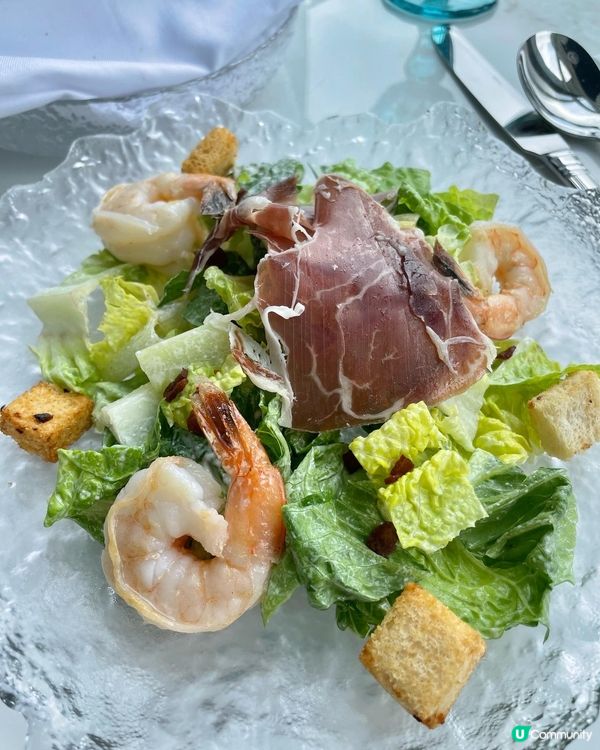 Set lunch包括有前菜，可選擇餐湯或沙律，以主菜也有多...