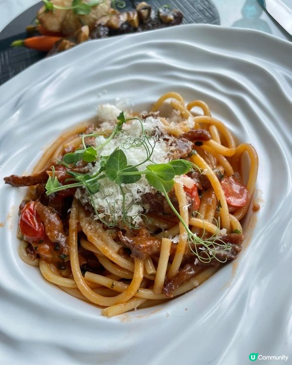 Set lunch包括有前菜，可選擇餐湯或沙律，以主菜也有多...