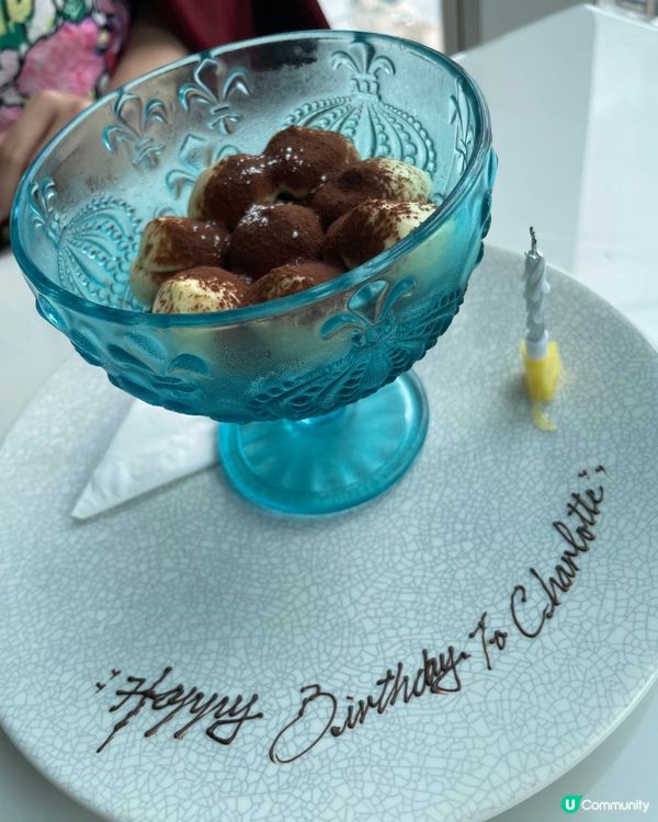 Set lunch包括有前菜，可選擇餐湯或沙律，以主菜也有多...