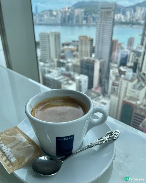 Set lunch包括有前菜，可選擇餐湯或沙律，以主菜也有多...