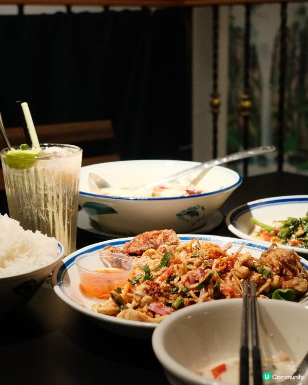 餐廳喺香車街街市附近，每次去食老闆娘米線都會經過呢間餐廳，次...