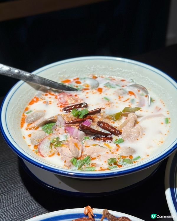 餐廳喺香車街街市附近，每次去食老闆娘米線都會經過呢間餐廳，次...