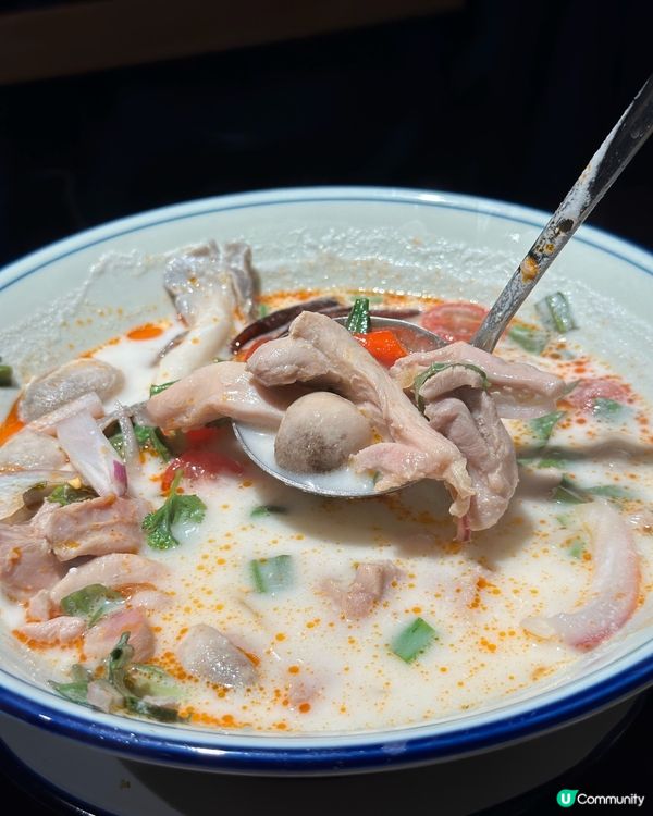 餐廳喺香車街街市附近，每次去食老闆娘米線都會經過呢間餐廳，次...